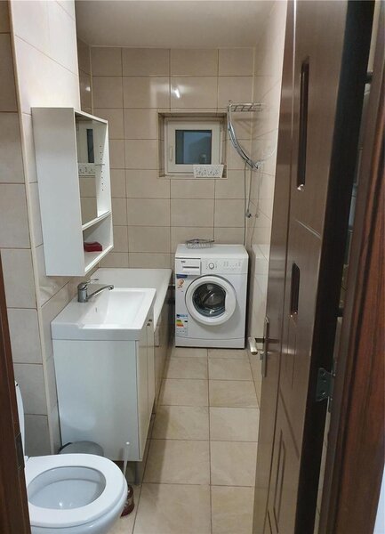 Berceni, Aleea Tomesti, bloc din 1988,